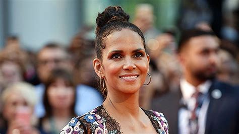 halle berry wine|Halle Berry Drinks Wine As She Wears Nothing While Standing。